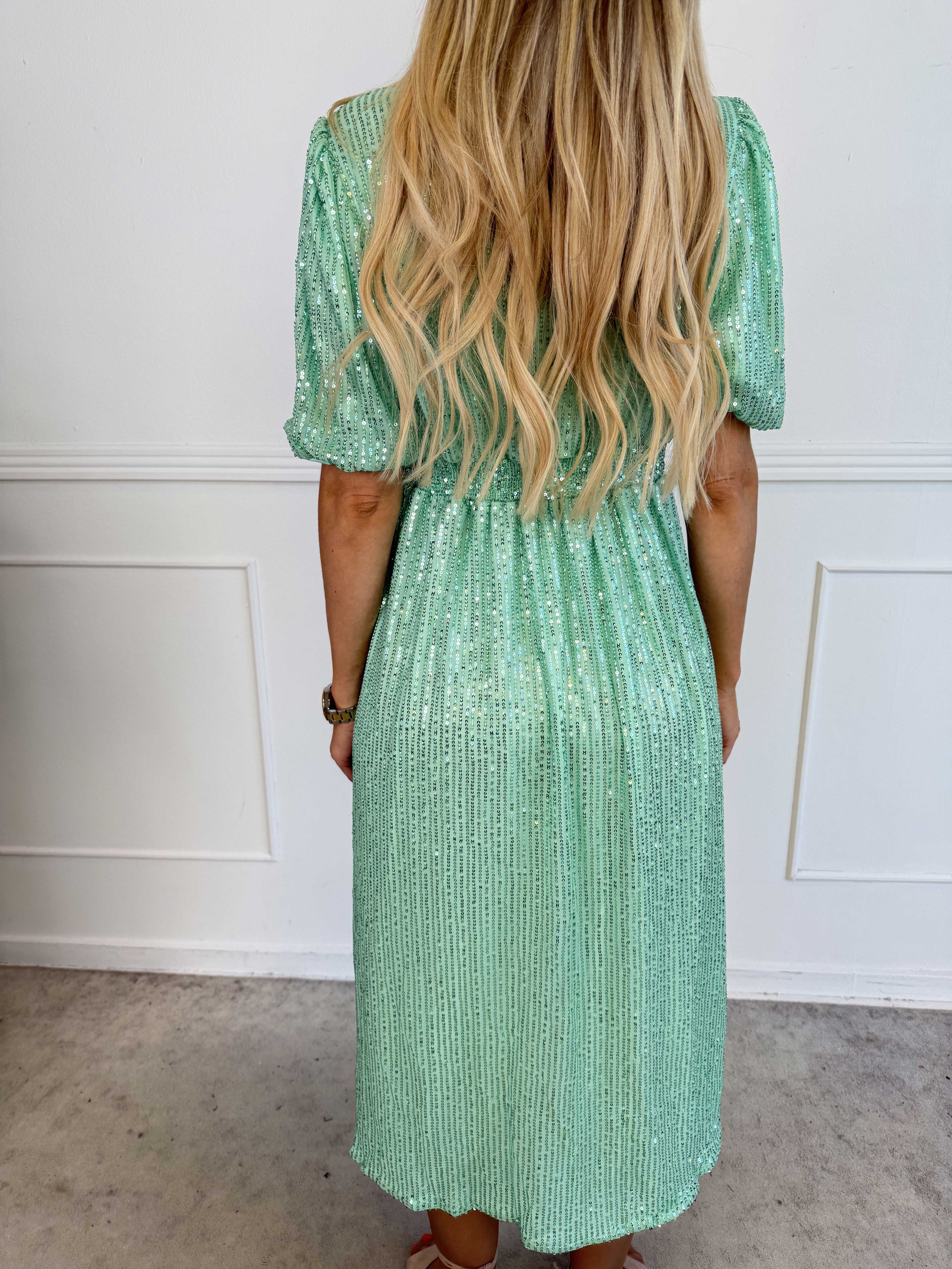 Primula Glitter - Kjole i slå-om look med pailletter